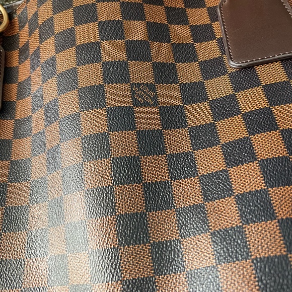 Large Louis Vuitton purse - Picture 6 of 12